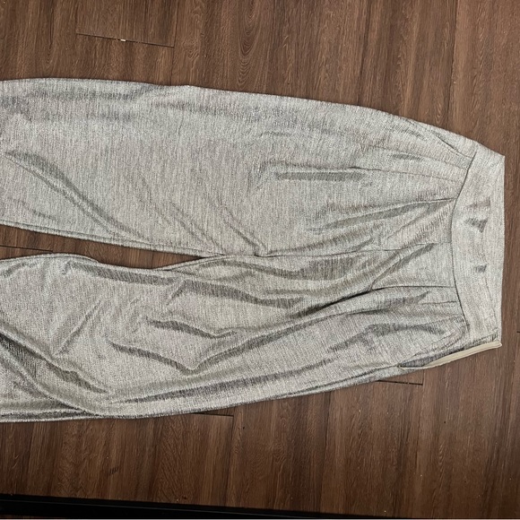 Holly & Joey Paris shimmer pants / gold wide leg pant - Picture 3 of 5